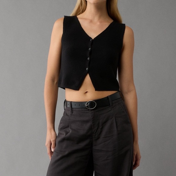 AE Cropped Button up Sweater Vest Size M - Picture 1 of 5